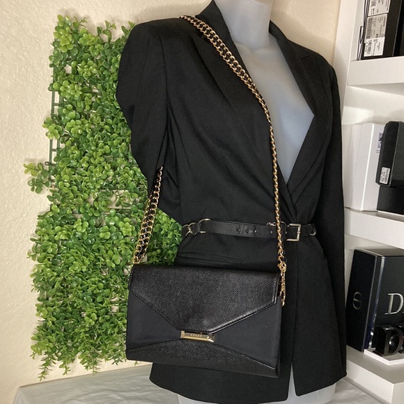 ❤️ Bally Push Lock Clutch With Chain ❤️ - Picture 4 of 17